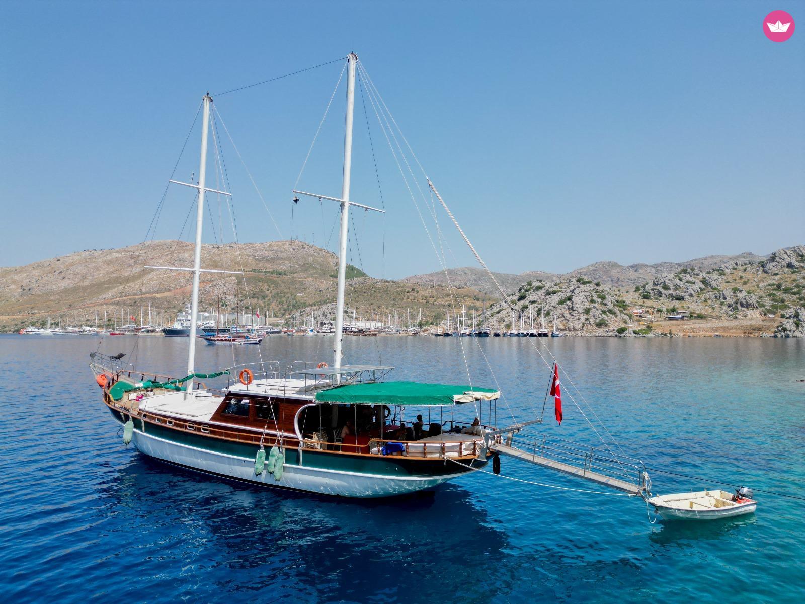 Bateau à moteur Aegean