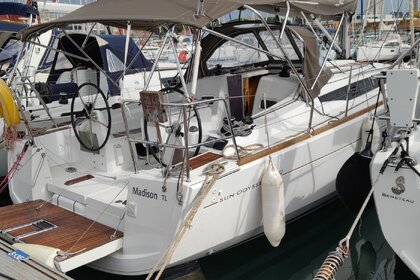 Hyra båt Segelbåt Jeanneau Sun Odyssey 349 - 3 cab. Toulon