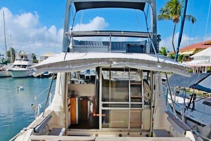 Bateau moteur familiale à étage