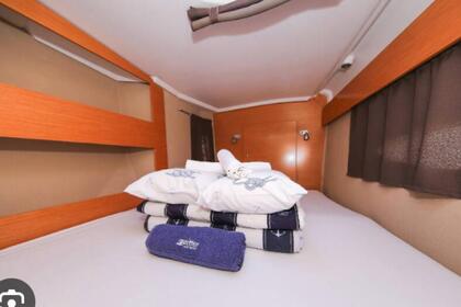 Просторный катамаран Lipari 41 – отдых с друзьями и семьёй у берегов Черногории