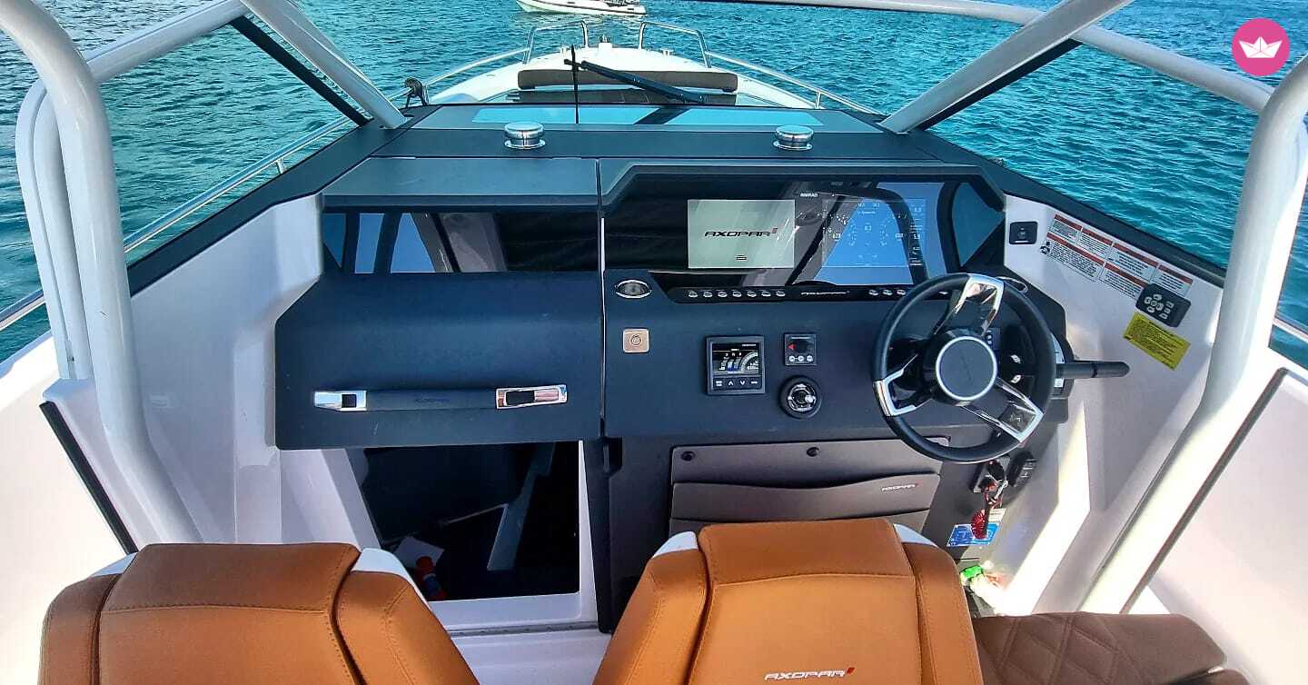 Bateau à moteur Axopar 37 suntop 500cv 3