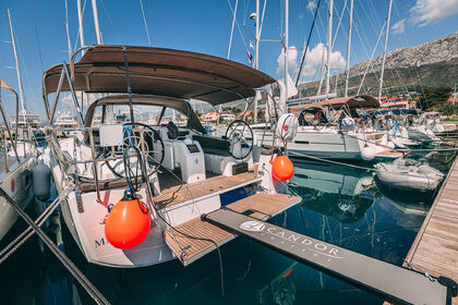 Hire Sailboat Jeanneau Sun Odyssey 410 Kaštel Gomilica