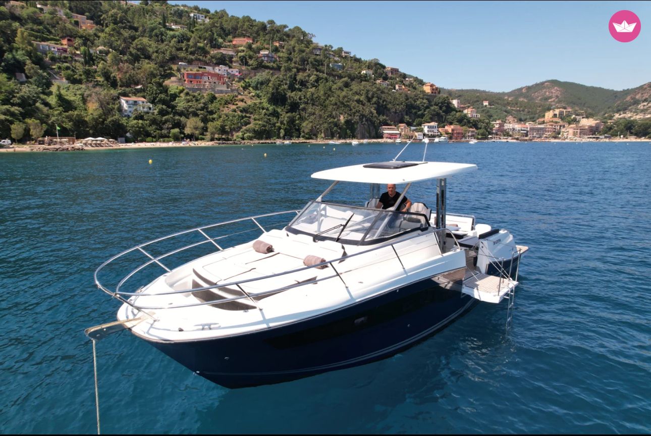 Bateau à moteur Jeanneau Cap Camarat 9.0 WA 500cv 2