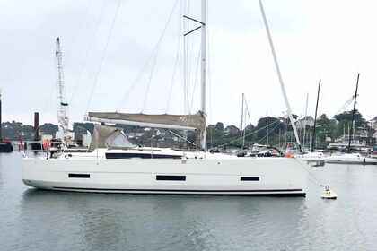 Charter Sailboat Dufour Dufour 390 La Trinité-sur-Mer