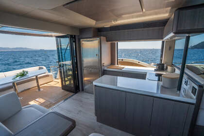 Noleggio Barca a motore Galeon 560 fly Saint-Raphaël