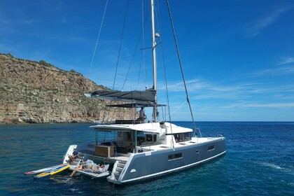Hire Catamaran  Lagoon 52F Santa Eulària des Riu