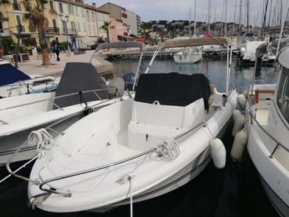 Rental Motorboat Jeanneau Cap Camarat 6.5 Cc La Seyne-sur-Mer