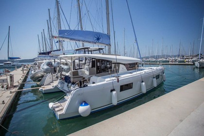Charter Catamaran Lagoon-Bénéteau Lagoon 42 - 4 + 2 cab. Trogir