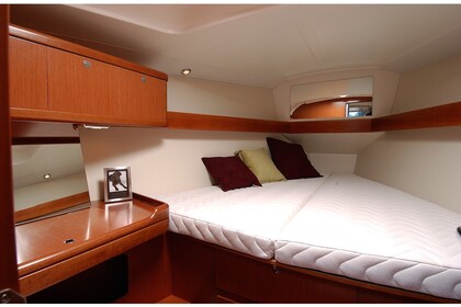 Beneteau Oceanis 37 R2022