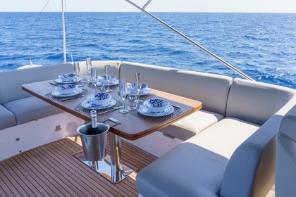 Alquila tu yate Azimut en Barcelona ¡Embárcate en este nuevo barco!