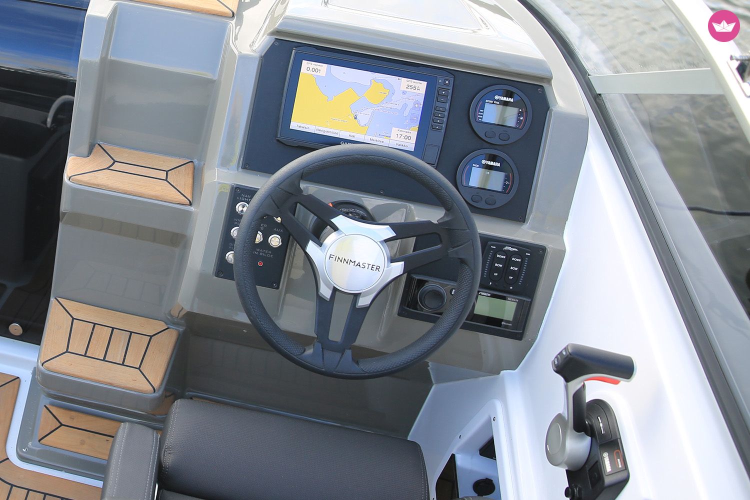Bateau à moteur Finnmaster T6 200cv 7