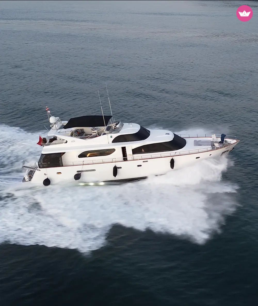 Yacht Custom built luxury Motor yacht capacity of 10 people luxury yacht 2700cv