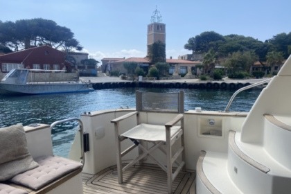 Vedette  luxueuse Fly bridge 12 m bi moteur