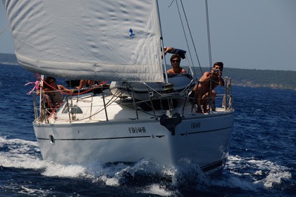 Wöchentliche Segelreisen rund um Menorca im Sommer