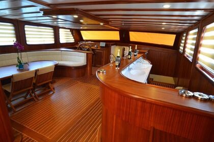 Luxury Gulet Charter in the Aegean – 16-Person Gulet