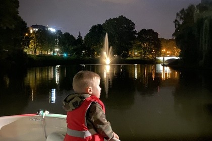 Cruise Riga in Style with the Bayliner 185!