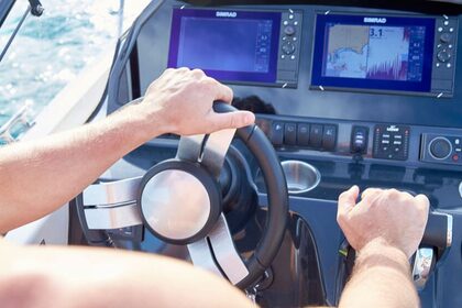 Quicksilver Activ 875 Sundeck 11 человек + 1 шкипер