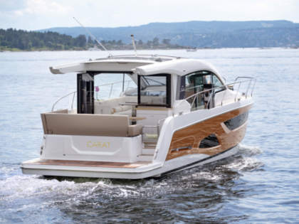 Charter Motorboat Sealine Sealine C390 Pula