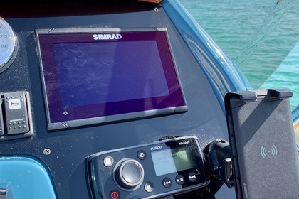 Italian Beauty Speedboat INVICTUS 1