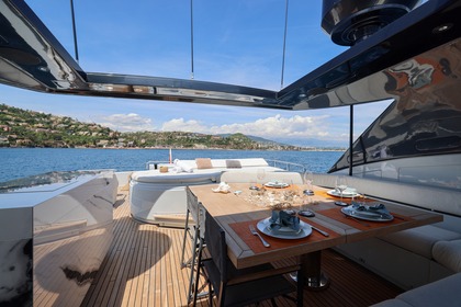 FERRETTI 881