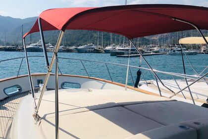 Princess Motoryacht with a capacity of 4 people