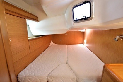 Verhuur Zeilboot Daily Sailing Cruise to Dia Island with our Jeanneau Sun Odyssey 44i Iraklion