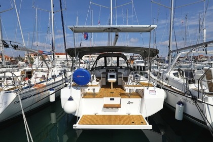 Hyra båt Segelbåt  Bavaria C38 Pirovac
