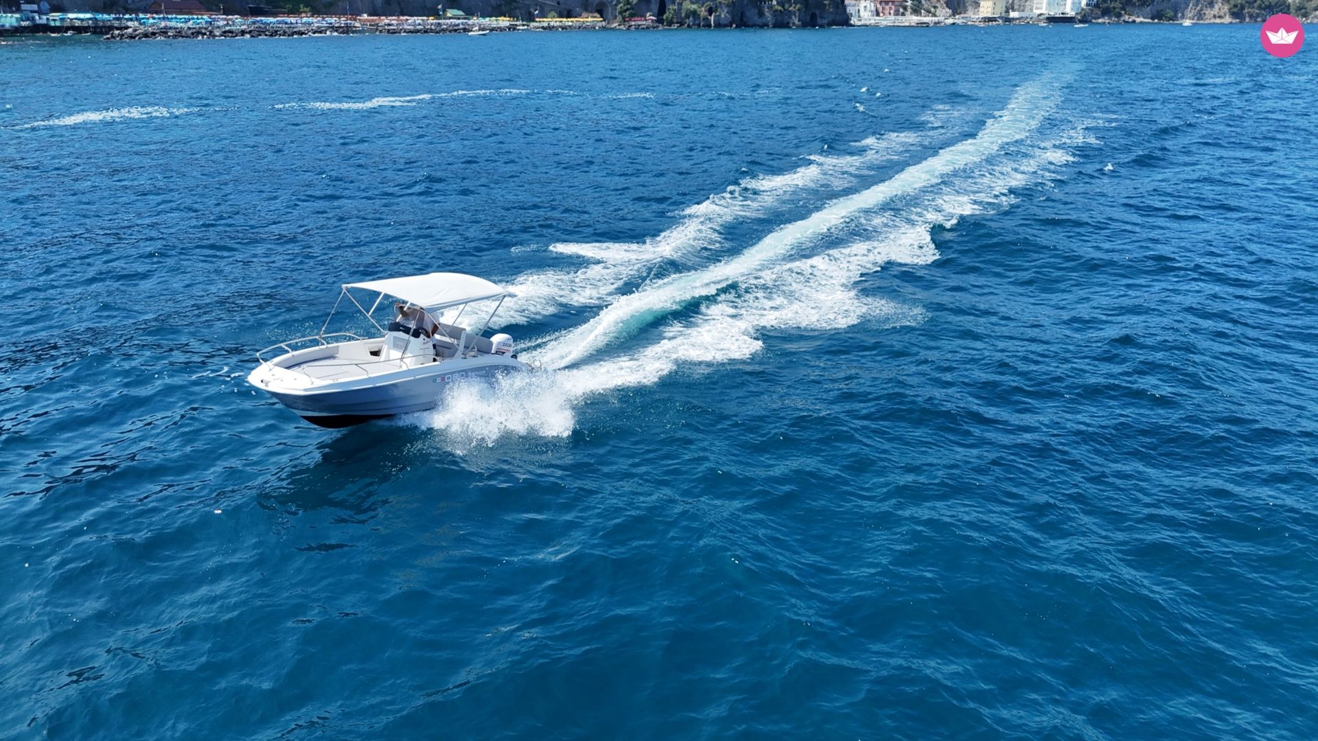 Bateau à moteur BARQA