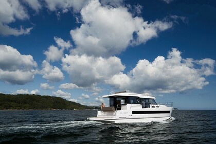 Barco a motor Northman 1200 110hp