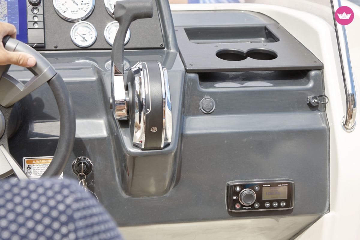 Motorboat Quicksilver Activ 555 Open for hire