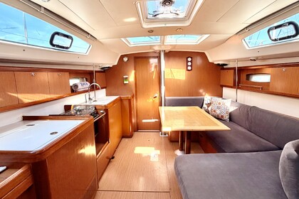 Sailing Yacht Tigre – Beneteau Oceanis 40 (2008) | Comfortable and Well-Equipped