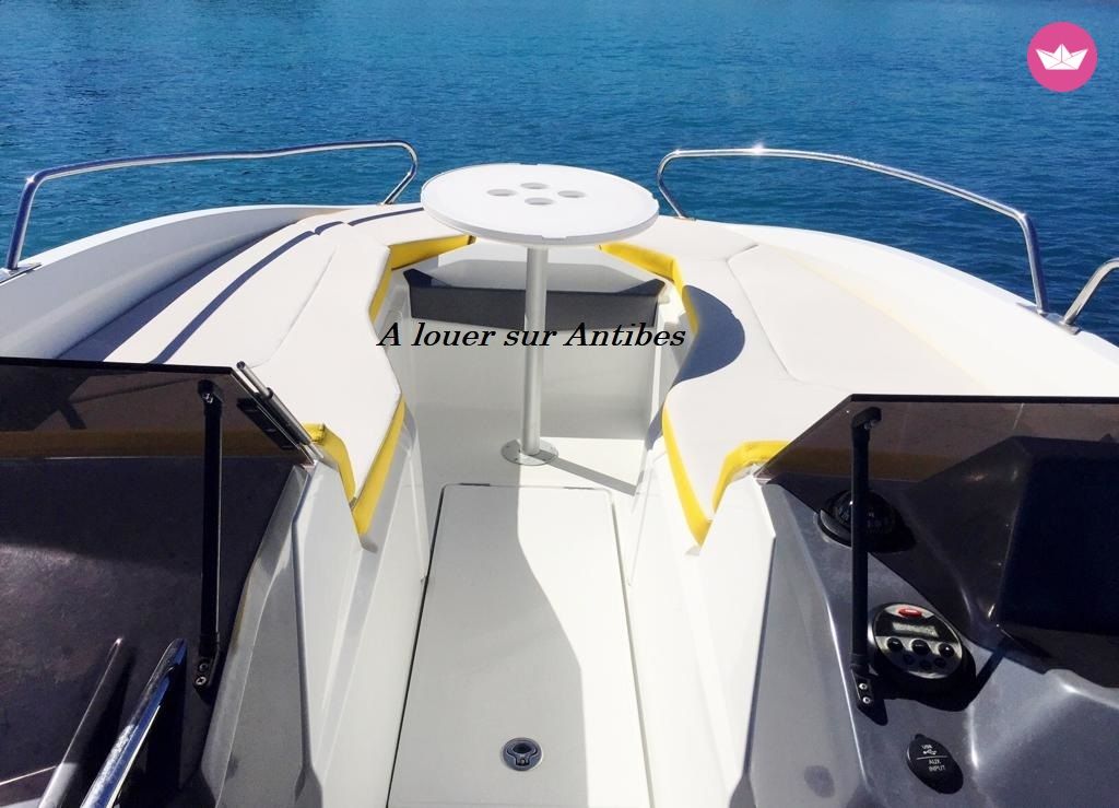 Beneteau Flyer 6 Sportdeck 175 Ch Open Tour De Wake à Antibes à louer
