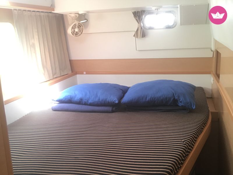 Lagoon 400 in Athens  