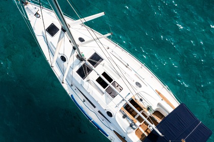 Rent this sailing boat and get to know the beaches