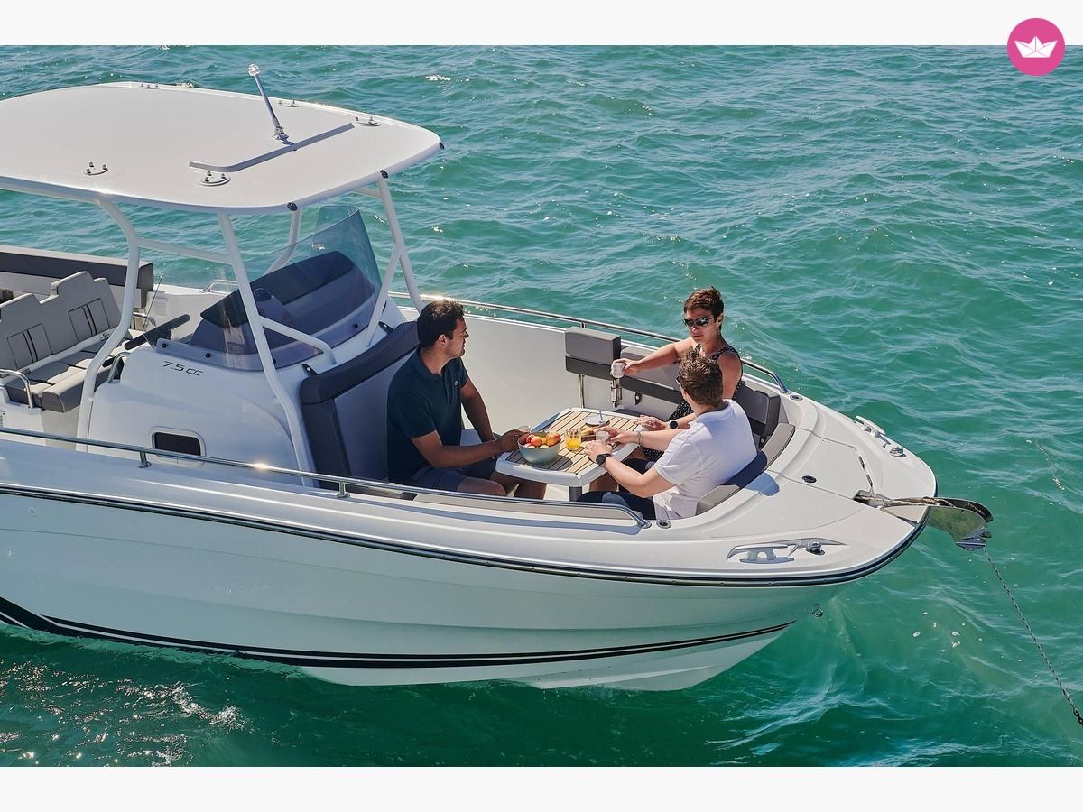 Bateau à moteur Jeanneau Cap Camarat 7.5 Cc 225cv 3