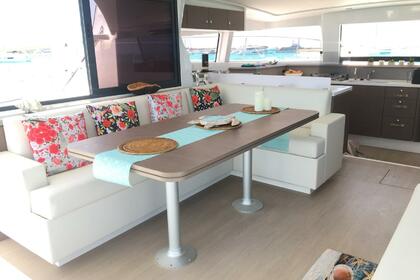 BALI 4.3 MY  (CATAMARAN DE MOTOR)