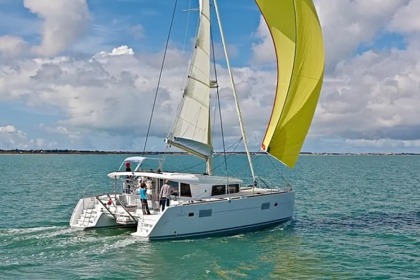 Charter Catamaran Lagoon-Bénéteau Lagoon 400 S2 - 4 + 2 cab. Alimos