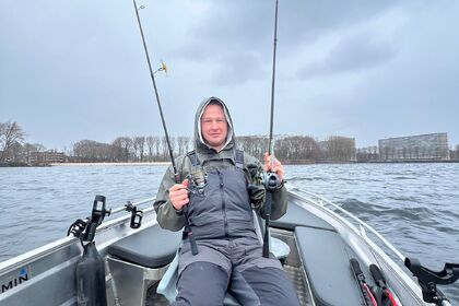 Welcome aboard my Qwest R450 fishing boat