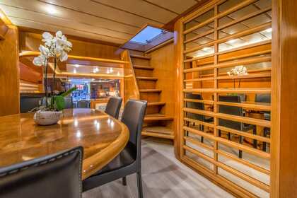 Ferretti 80 for day and weekly cruises