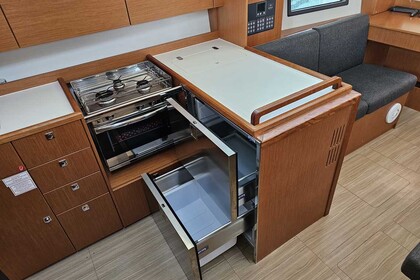 Hyra båt Segelbåt Bavaria Bavaria C38 Krk