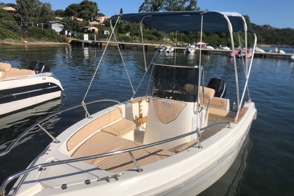 COMFORTABLE BOAT WITHOUT A LICENSE FOR THE MADDALENA ARCHIPELAGO AND CORSICA