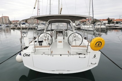 Hire Sailboat BENETEAU OCEANIS 38 Biograd na Moru
