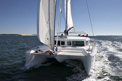 Hire Catamaran LAGOON 420 Nikiti