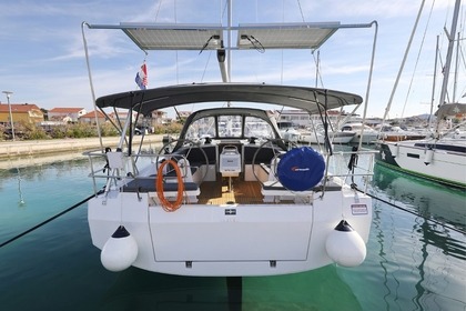 Hire Sailboat  Bavaria C42 Pirovac