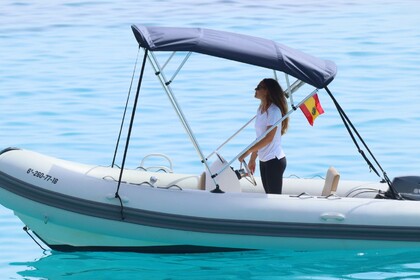 Vermietung ohne Führerschein, (Protender 4,70m) max. 6 Personen, Hafen von Cala Figuera.