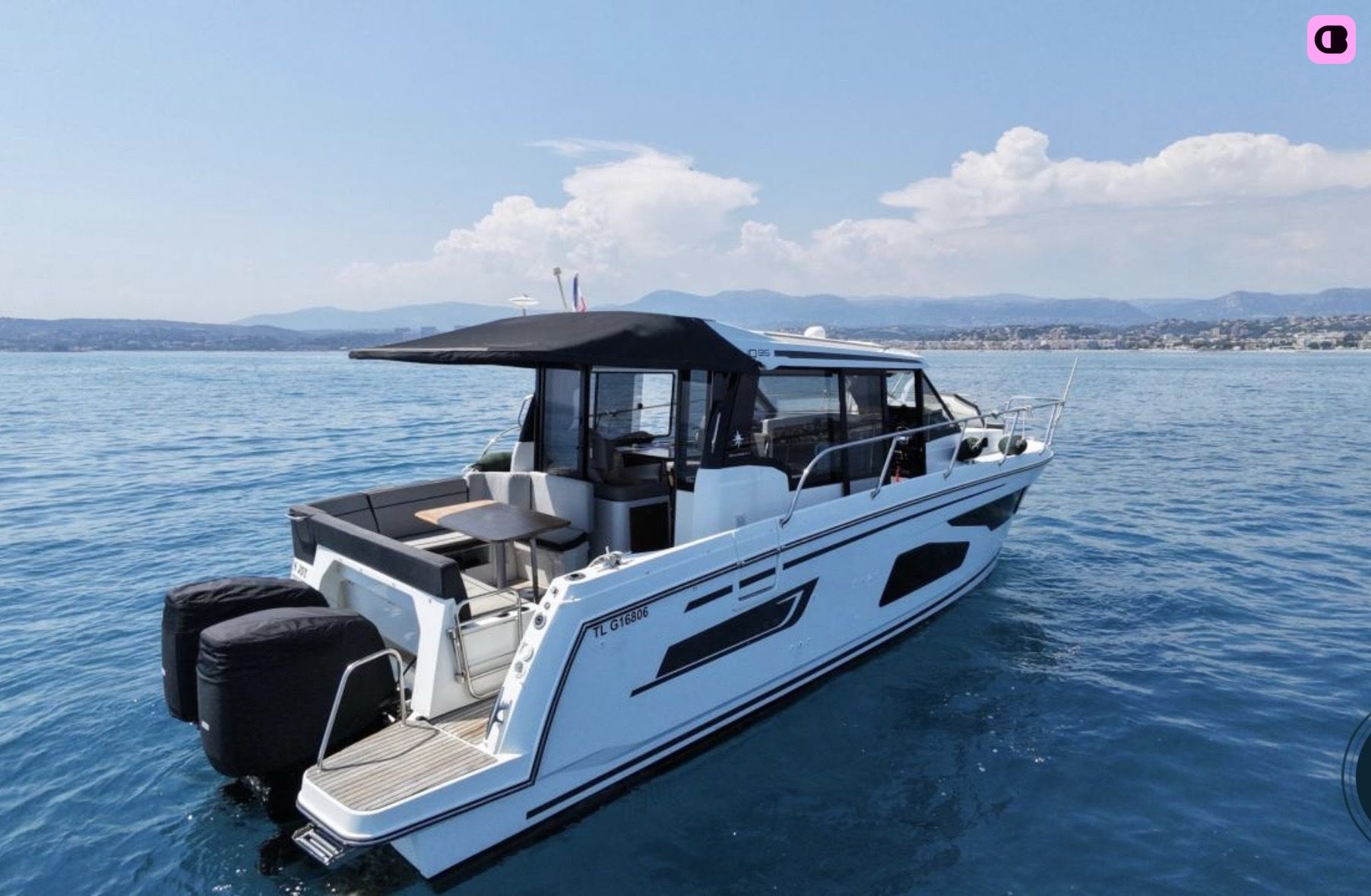 Bateau à moteur Jeanneau Merry Fisher 1095 600cv 4
