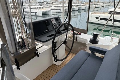 Hire Catamaran Catana Group Bali 5.2 - 6 + 2 cab. Alimos