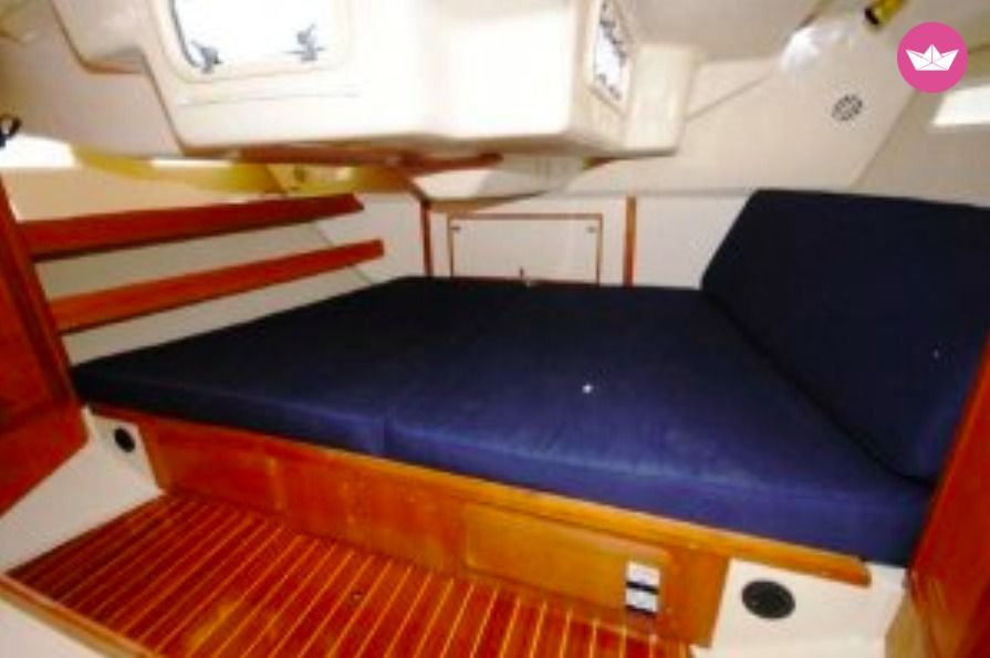 Sailboat Hunter 40.5 Legend for hire