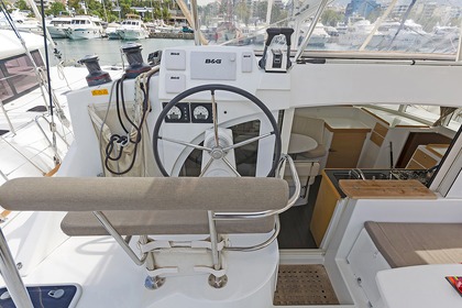 Location Catamaran Lagoon-Bénéteau Lagoon 380 S2 - 4 + 2 cab. Alimos
