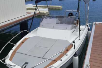 Hyra båt Motorbåt BENETEAU Flyer 6 Sundeck BCN Barcelona